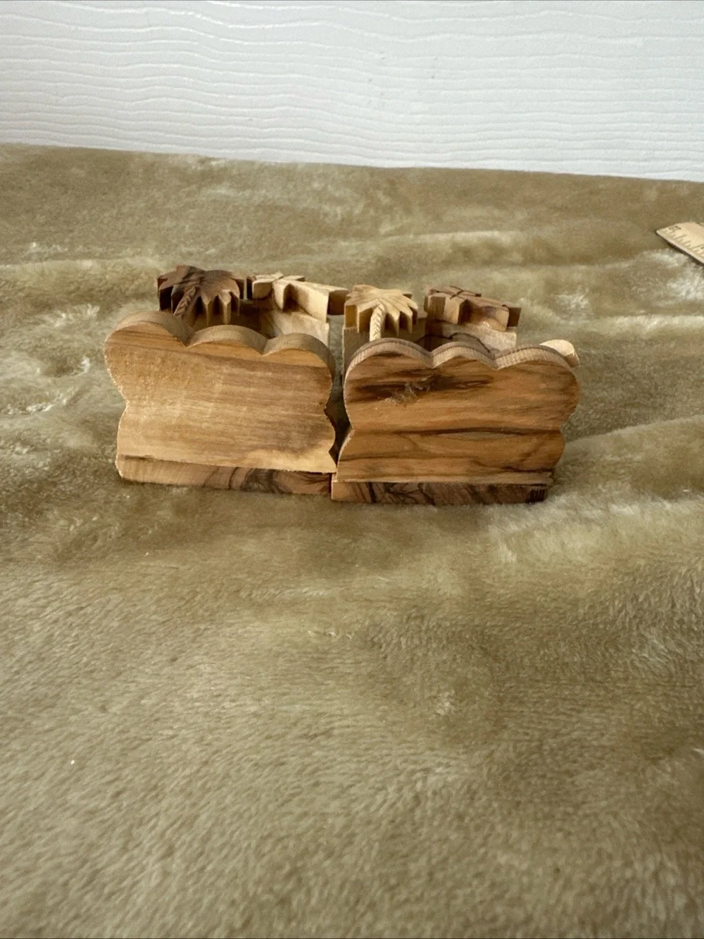 Hand-carved Bethlehem Star olive wood nativity ornaments Set Of Two In GUC